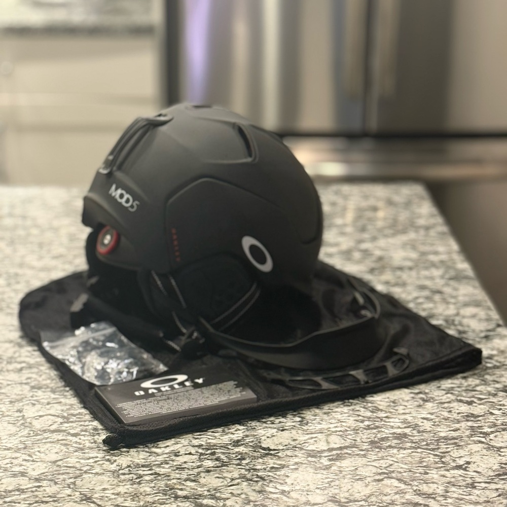 Oakley MOD5 Matte Black Helmet